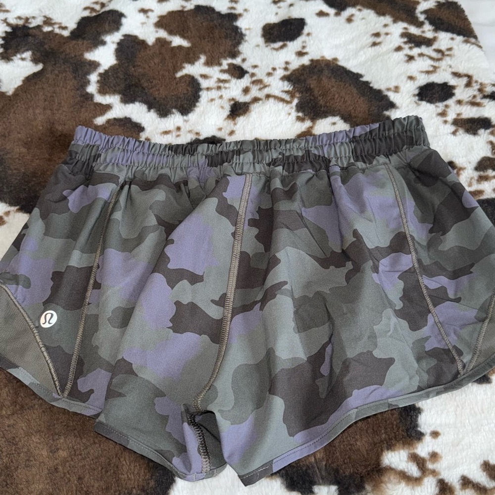 Lululemon hotty hot shorts - Picture 2 of 3